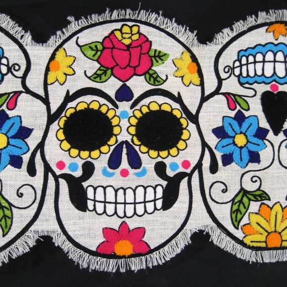 MAX STUDIO ⚜ LINEN SOFT DISIGN TABLE RUNNER - Picture 2 of 3